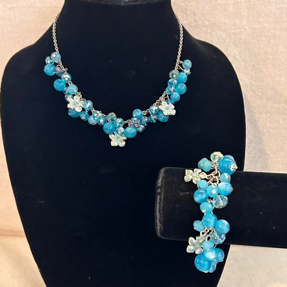 2pc. Silver tone Blue Beaded/Flower adjustable Necklace & Bracelet set - Picture 1 of 7